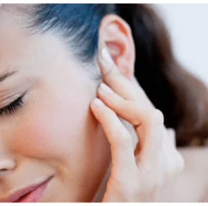 pessoa com dor de ouvido