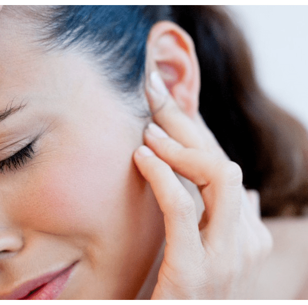 pessoa com dor de ouvido