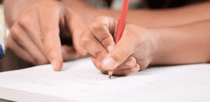 Criança fazendo teste de discalculia