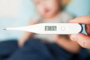 Criança com febre reumática