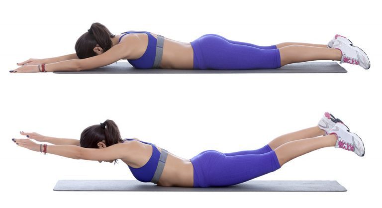 Pessoa fazendo superman plank