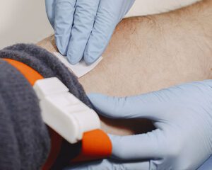 Pessoa fazendo o exame gama gt