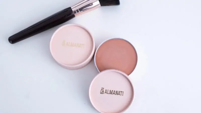 imagem com o blush orgânico da almanati