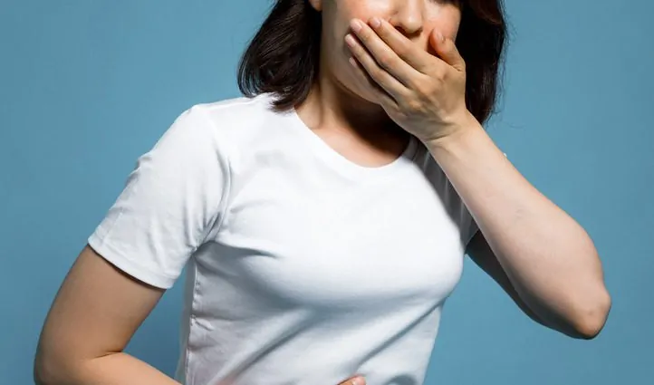 Mulher com sintomas de gravidez antes do atraso