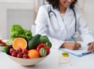 Médico avaliando colesterol HDL