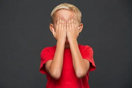 Criança fazendo birra