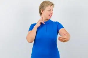 Uma mulher com síndrome de tourette