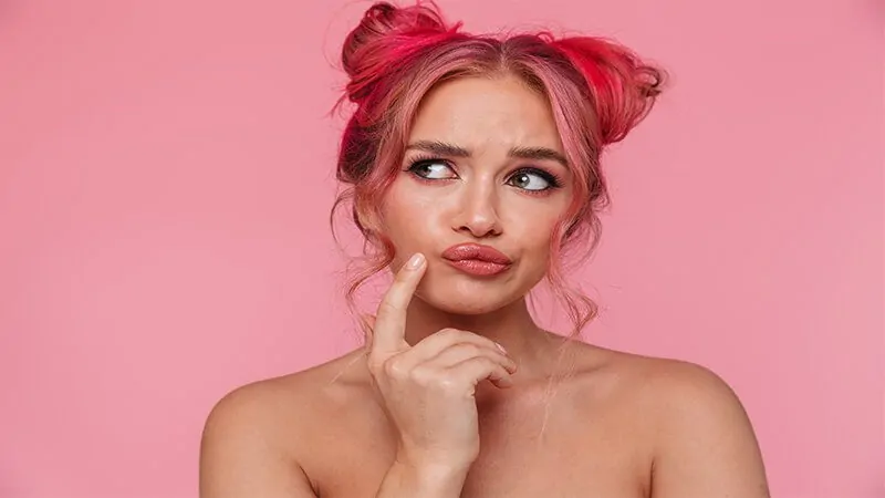 imagem de uma mulher pensando