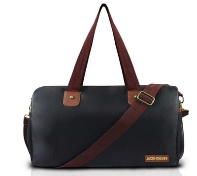 foto da bolsa de viagem preta com alça da Jacki Design