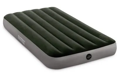 imagem de um colchão inflável de solteiro Intex na cor cinza com superfície aveludada na cor verde