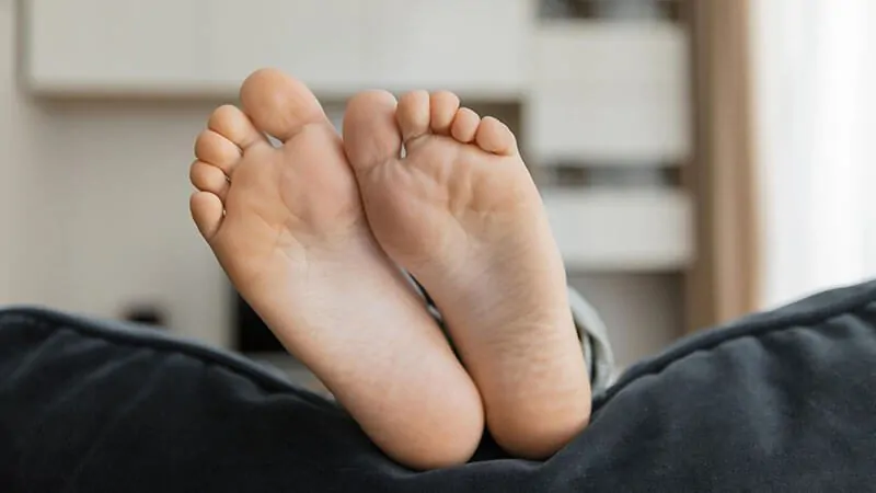 imagem da sola do pé hidratada de uma pessoa