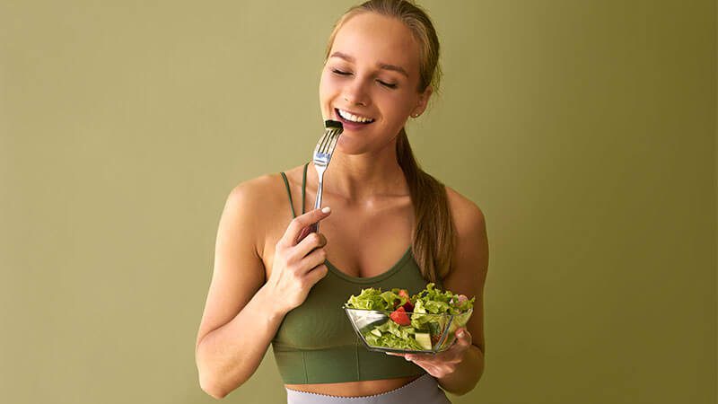 imagem de uma mulher fazendo a melhor dieta para emagrecer