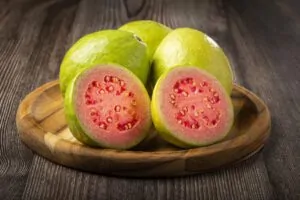 Goiaba prende o intestino