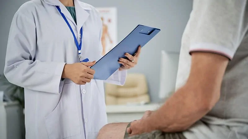 imagem de um médico e o paciente