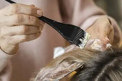 Pode pintar cabelo amamentando: