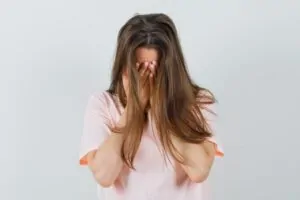 Mulher enfrentando o congelamento funcional