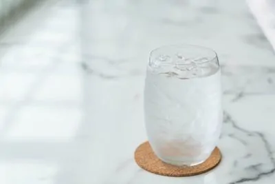 água para quem acordar com a boca seca