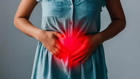 Mulher com problema de intestino