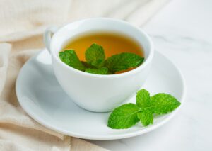 Xícara de chá de melissa