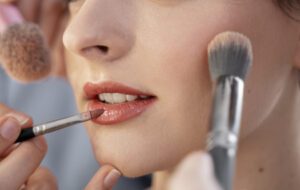 Maquiagem faz mal para a pele