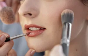Maquiagem faz mal para a pele